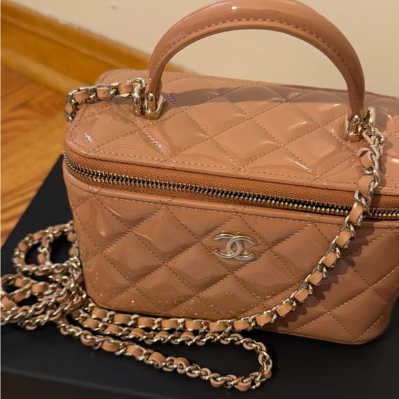 CHANEL Timeless Classic Handle Clutch Chain Patent Calfskin Shiny Gold Hardware - Picture 5 of 14